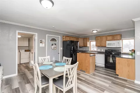 401 Ashford St, Maxwell, IA 50161