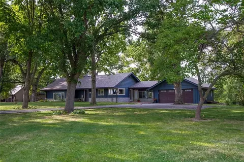 641 228th Pl, Pella, IA 50219