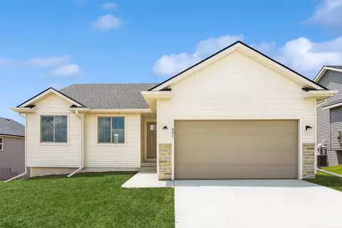 401 N 19th St, Indianola, IA 50125