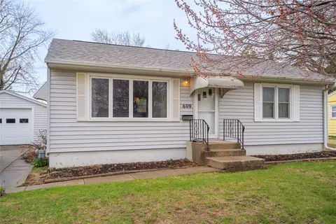 609 E 25th St S, Newton, IA 50208