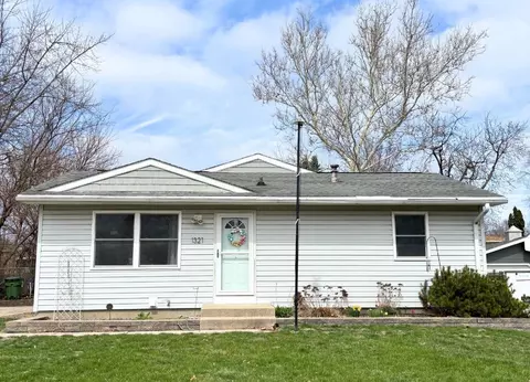 1321 Nixon Cir, Ames, IA 50010