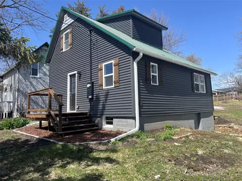 701 W Madison St, Knoxville, IA 50138