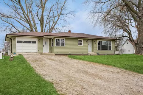 406 10th Ave, Sully, IA 50251