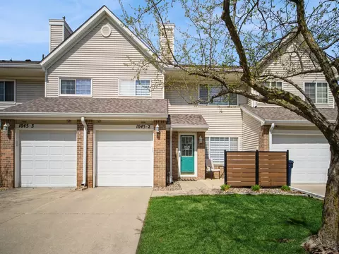 1045 68th St #2, West Des Moines, IA 50266