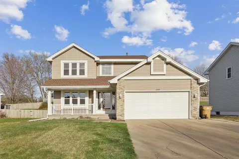 1265 65th Pl, West Des Moines, IA 50266