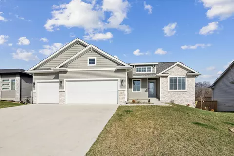 375 NE 61st St, Pleasant Hill, IA 50327