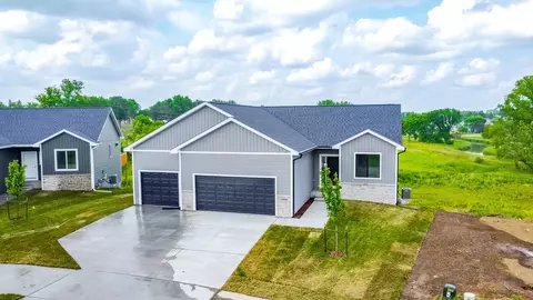2908 Prairieside Pl, Norwalk, IA 50211