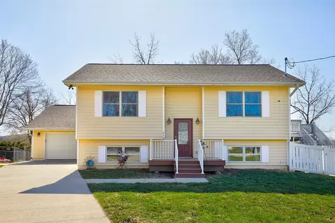216 Walnut Dr, Martensdale, IA 50160