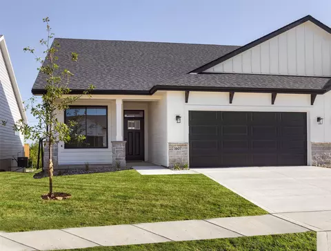 1607 Garland Ave, Norwalk, IA 50211