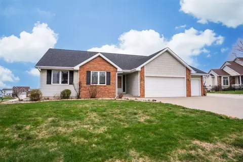 320 Canary Cir, Pleasant Hill, IA 50327
