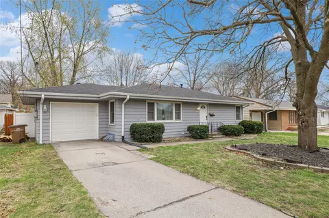 1009 68th St, Windsor Heights, IA 50324