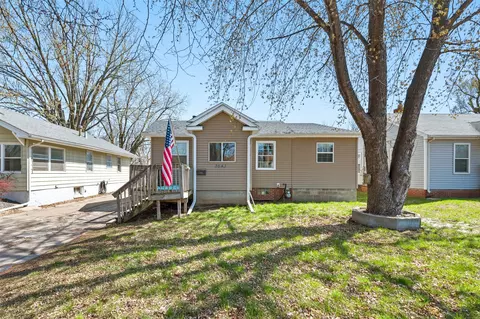 3643 E 7th St, Des Moines, IA 50316