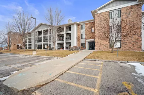 4821 86th St #5, Urbandale, IA 50322