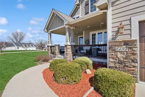 9490 NE 42nd Pl, Altoona, IA 50009