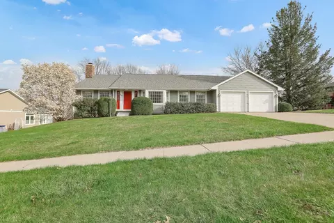 1113 Bruce Ln, Pella, IA 50219