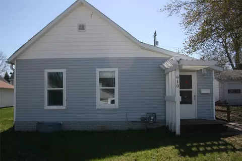 910 E Marion St, Knoxville, IA 50138