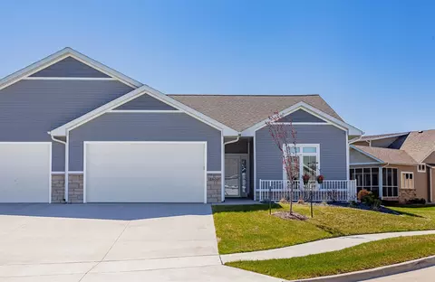 1650 SE Silver Pointe Dr, Waukee, IA 50263