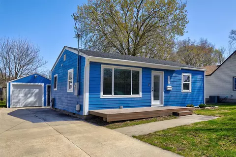 3841 55th St, Des Moines, IA 50310