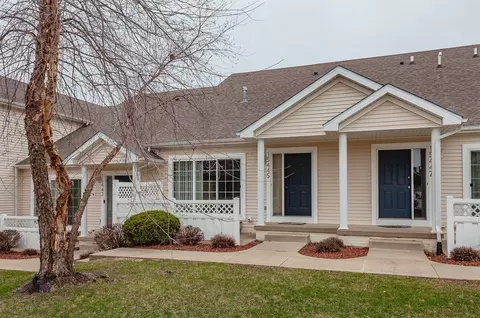 15445 Walnut Hills Dr, Urbandale, IA 50323
