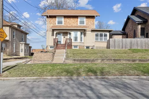 911 E 12th St, Des Moines, IA 50316
