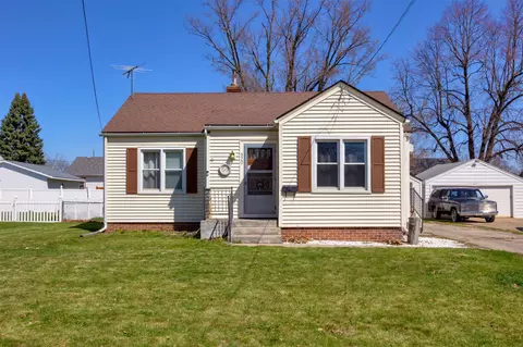820 E Seneca Ave, Des Moines, IA 50316