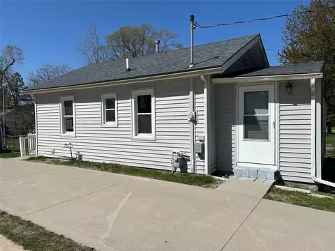 2528 E 38th Ct, Des Moines, IA 50317