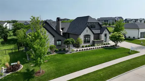 740 Century Cir, Waukee, IA 50263