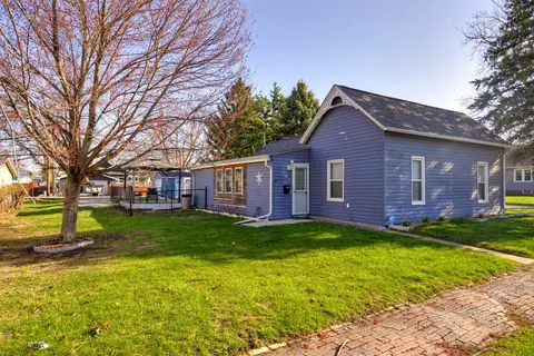 209 4th St SE, Altoona, IA 50009
