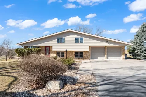 3318 N 19th Ave W, Newton, IA 50208