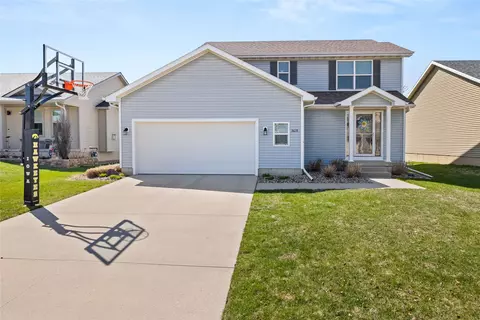 3618 162nd St, Urbandale, IA 50323