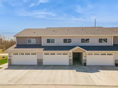 1007 Summerset Pl, Indianola, IA 50125