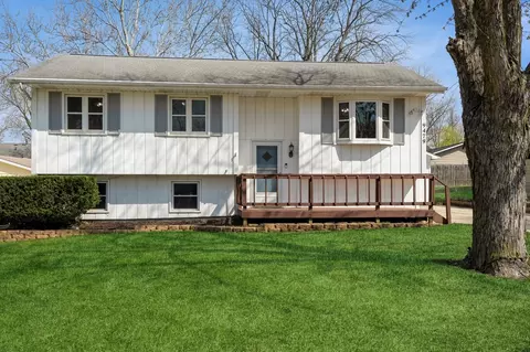 9479 Elmcrest Dr, Norwalk, IA 50211