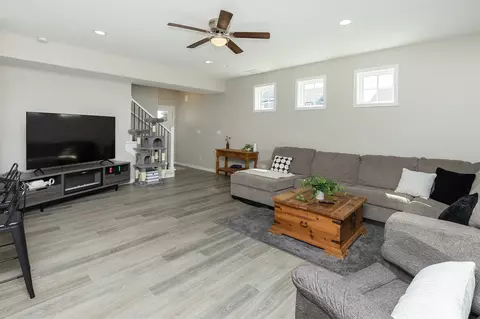 220 Amberwood Dr, Pleasant Hill, IA 50327