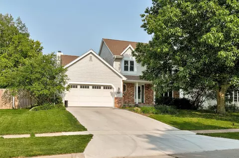 9330 Lakewood Cir, Norwalk, IA 50211