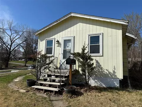 1521 Clinton Ave, Des Moines, IA 50313