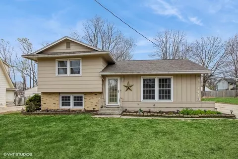 4413 63rd St, Urbandale, IA 50322