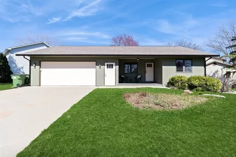 2045 Prairie Vw E, Ames, IA 50010