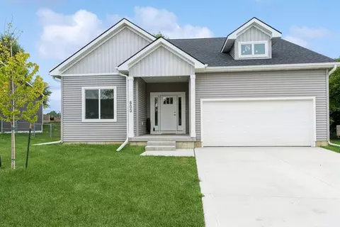800 Patchett Dr, Mitchellville, IA 50169