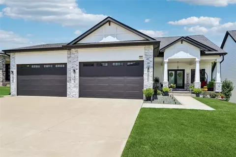 875 Roman Rd, Waukee, IA 50263