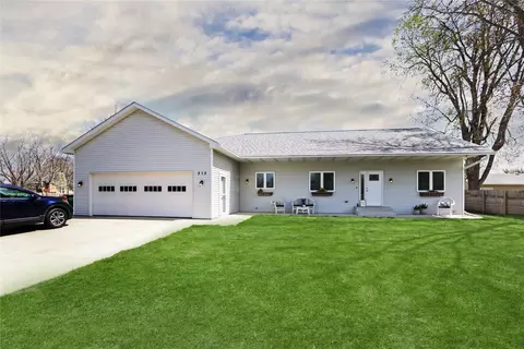 313 NEwing St, Grimes, IA 50111
