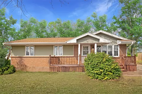 490 Parkwood Blvd, Pleasant Hill, IA 50327