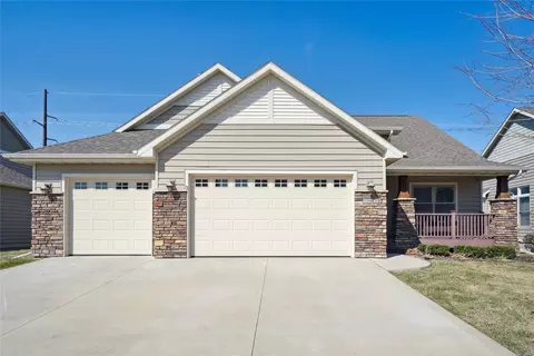 15621 Monroe Ct, Urbandale, IA 50323