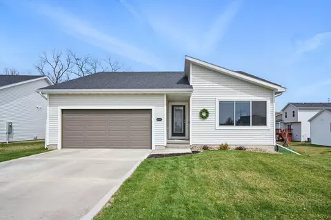 2449 River Ridge Rd, Des Moines, IA 50320