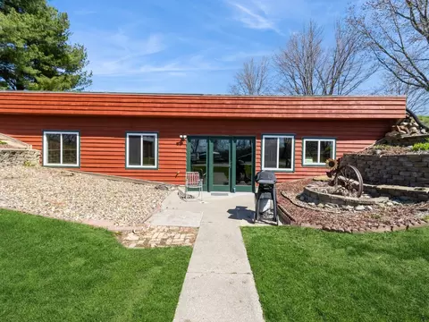 2105 Indiana Trl, Prole, IA 50229