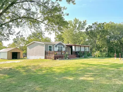 433 N 16th St, Chariton, IA 50049