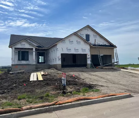 17410 N Valley Dr, Urbandale, IA 50323