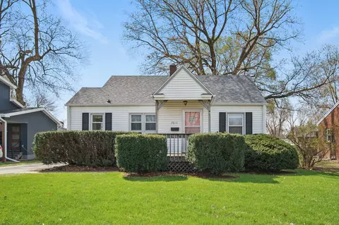 7010 Airline Ave, Urbandale, IA 50322