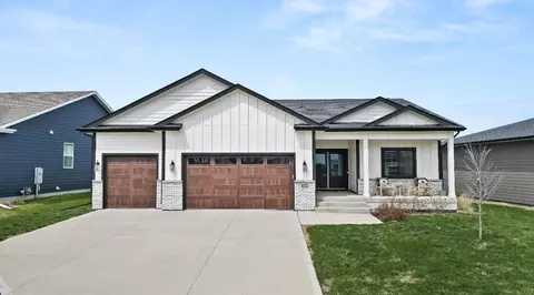801 Willow Valley Dr, Norwalk, IA 50211