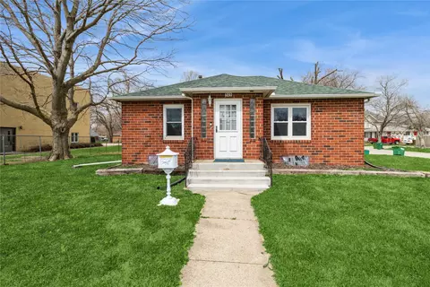 323 Jefferson St E, Winterset, IA 50273