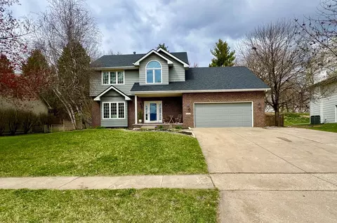 2501 Ridgewood Dr, West Des Moines, IA 50265